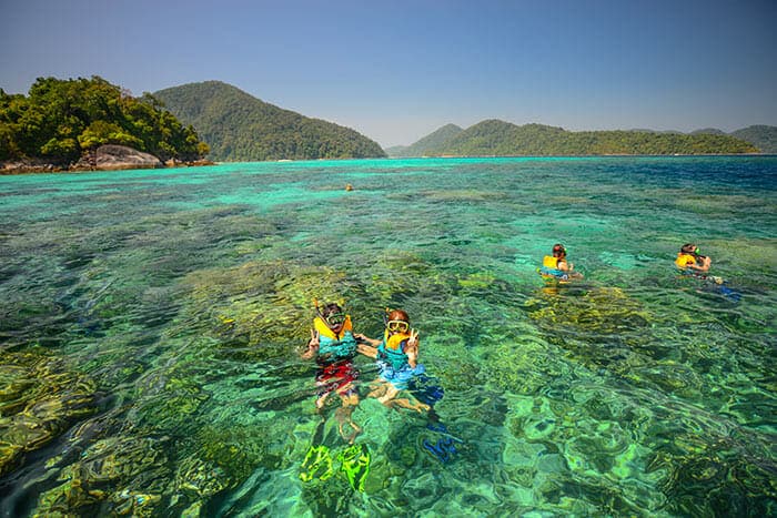 ¿Cuáles son las opciones de viaje para ir de Bangkok a Khao Lak?