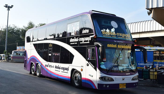 Un autobús que va a Kanchanaburi.