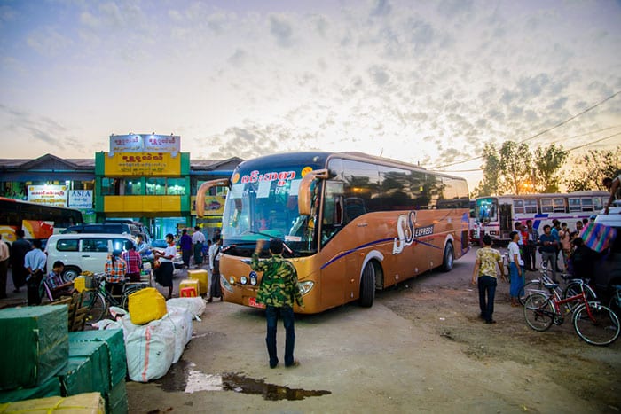 Rangún para Bagan por autobús