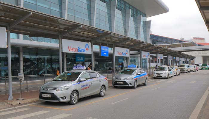 Del aeropuerto de Hanoi a la ciudad en taxi