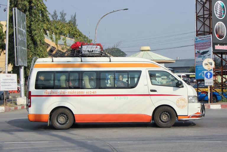 Coche privado o minibús desde Chiang Mai a Chiang Rai.