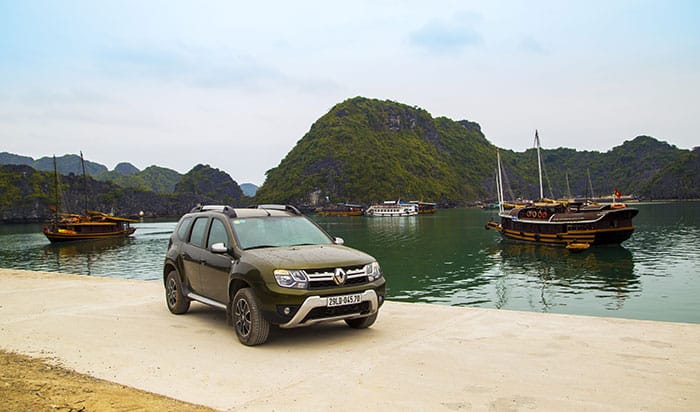 Coche privado de Hanoi a la bahía de Halong.