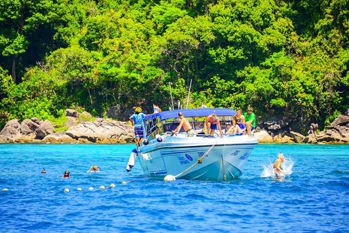 Snorkel desde una lancha rápida en el sur de Tailandia