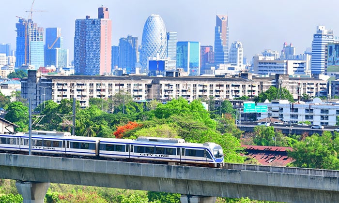 Enlace ferroviario del aeropuerto desde el aeropuerto de Suvarnabhumi a Bangkok