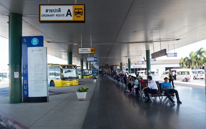 Autobús o furgoneta pública desde el aeropuerto de Suvarnabhumi a Bangkok