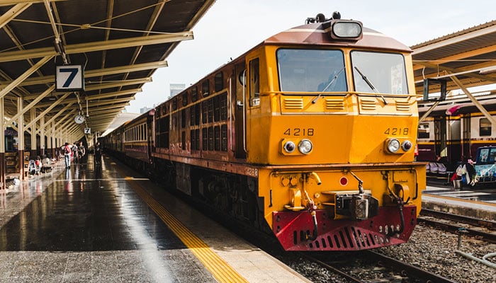 Coge el tren desde Bangkok hasta Surat Thani