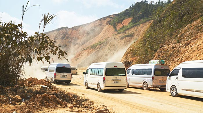 De Vientiane a Vang Vieng en minibús